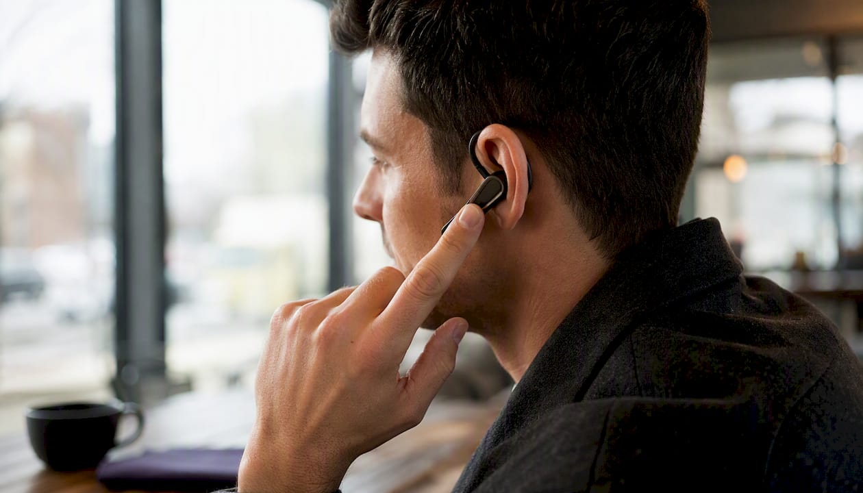 Sales rep muting headset mid-call
